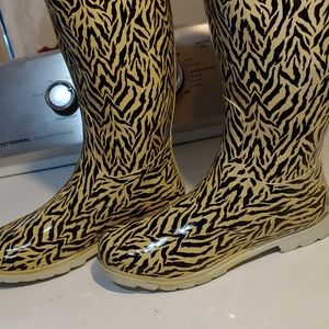 Women's rebels  leopard rain boots size 8